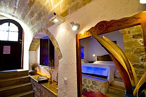 二階建ての部屋、16号