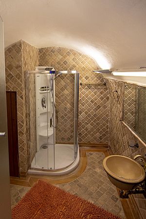 二階建ての部屋、20号