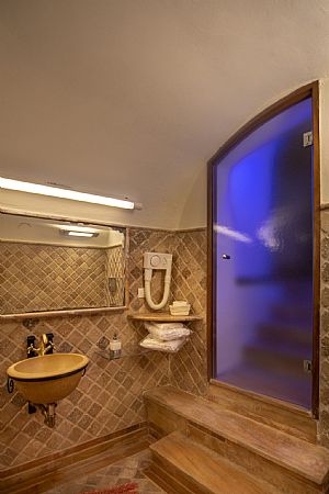 二階建ての部屋、20号