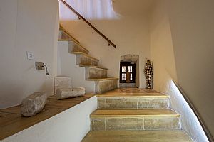 二階建ての部屋、20号